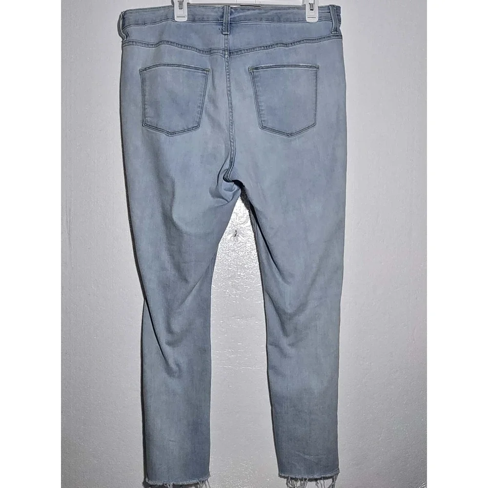 Universal Thread Distressed Light Wash Jeans‎ 16/33R Raw Hem GUC Y2K - Picture 2 of 5